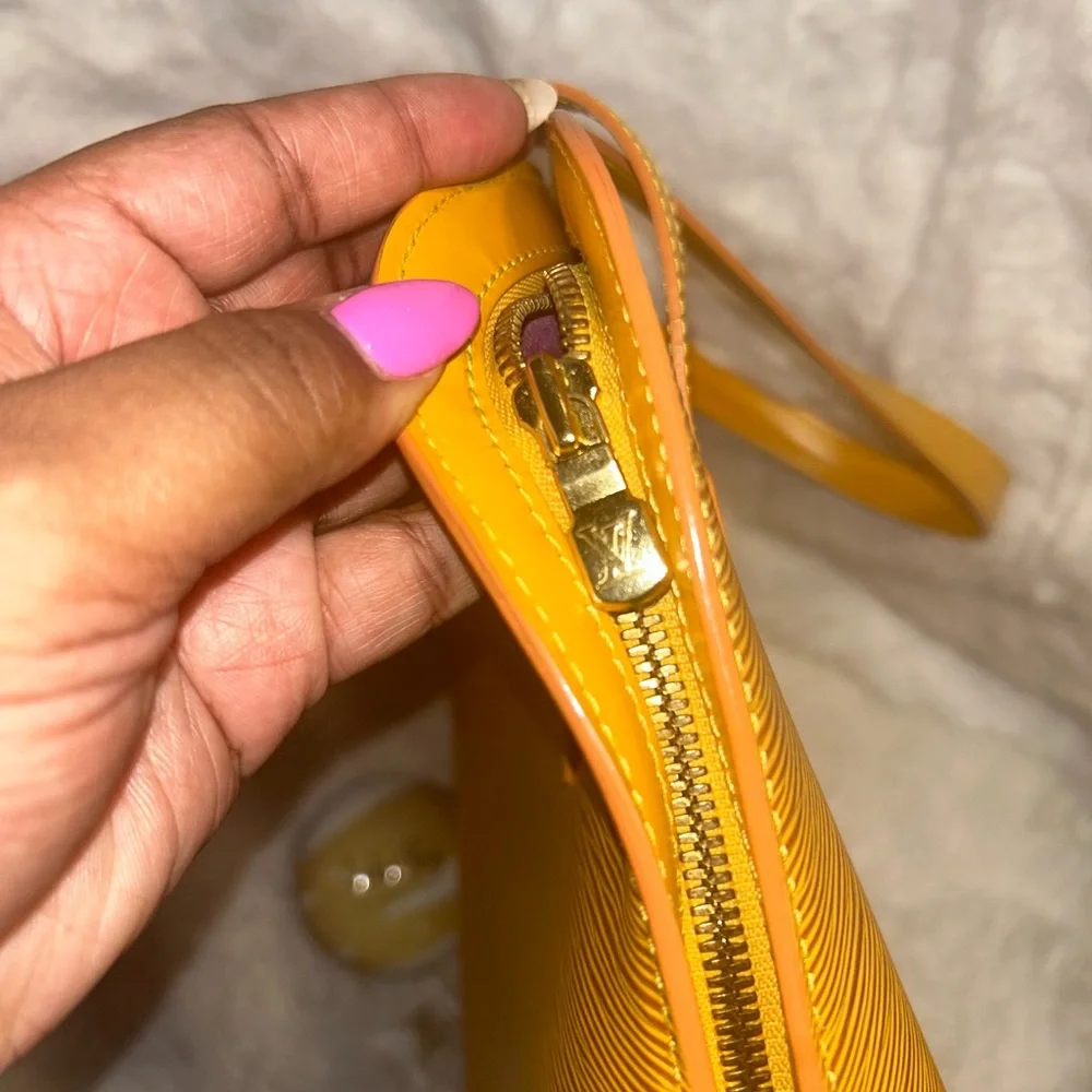 Louis Vuitton Yellow Epi Lussac Tote - Picture 7 of 16